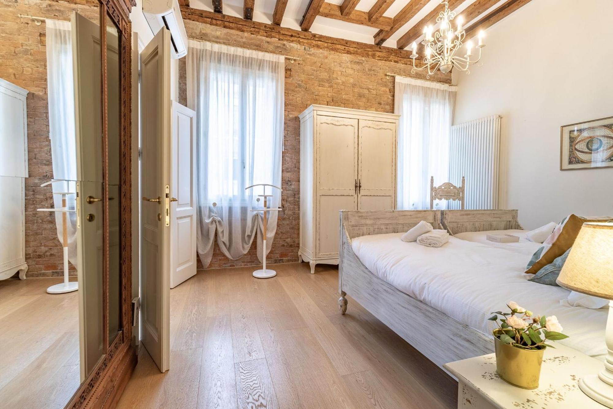 Italian Experience-riva Degli Schiavoni Boutique Venice