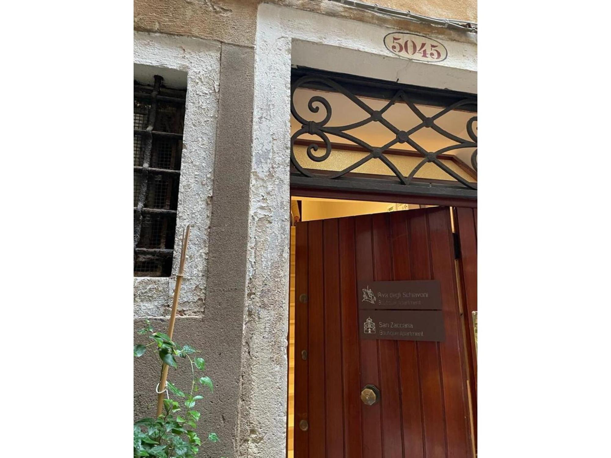 Italian Experience-riva Degli Schiavoni Boutique * Venice